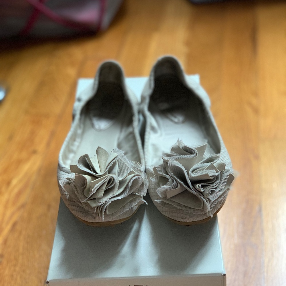 Rachel Roy ruffle flats